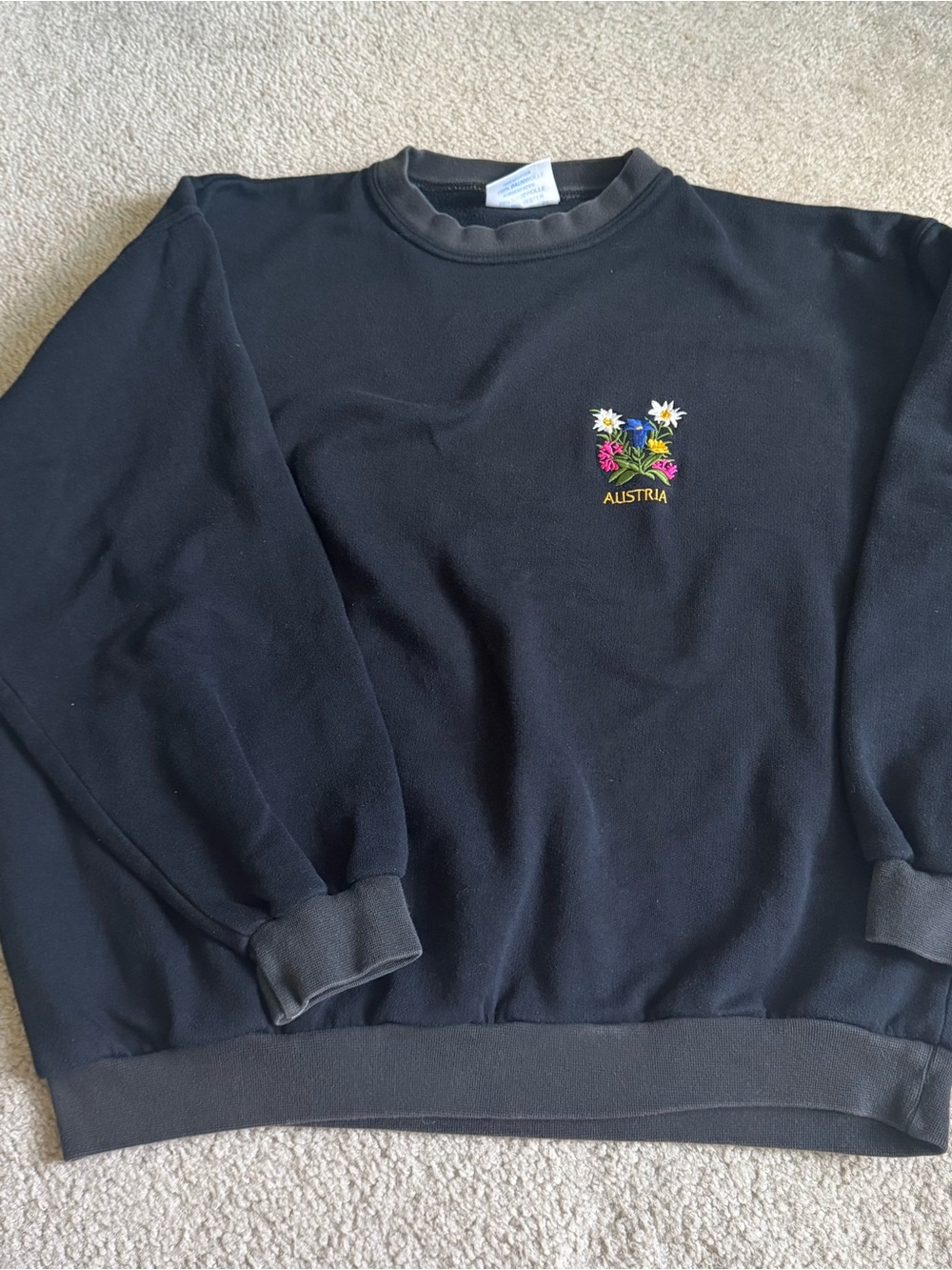 Vintage 90s Austria Alpine Flower Embroidered Gorpcore Crewneck Pullover Black